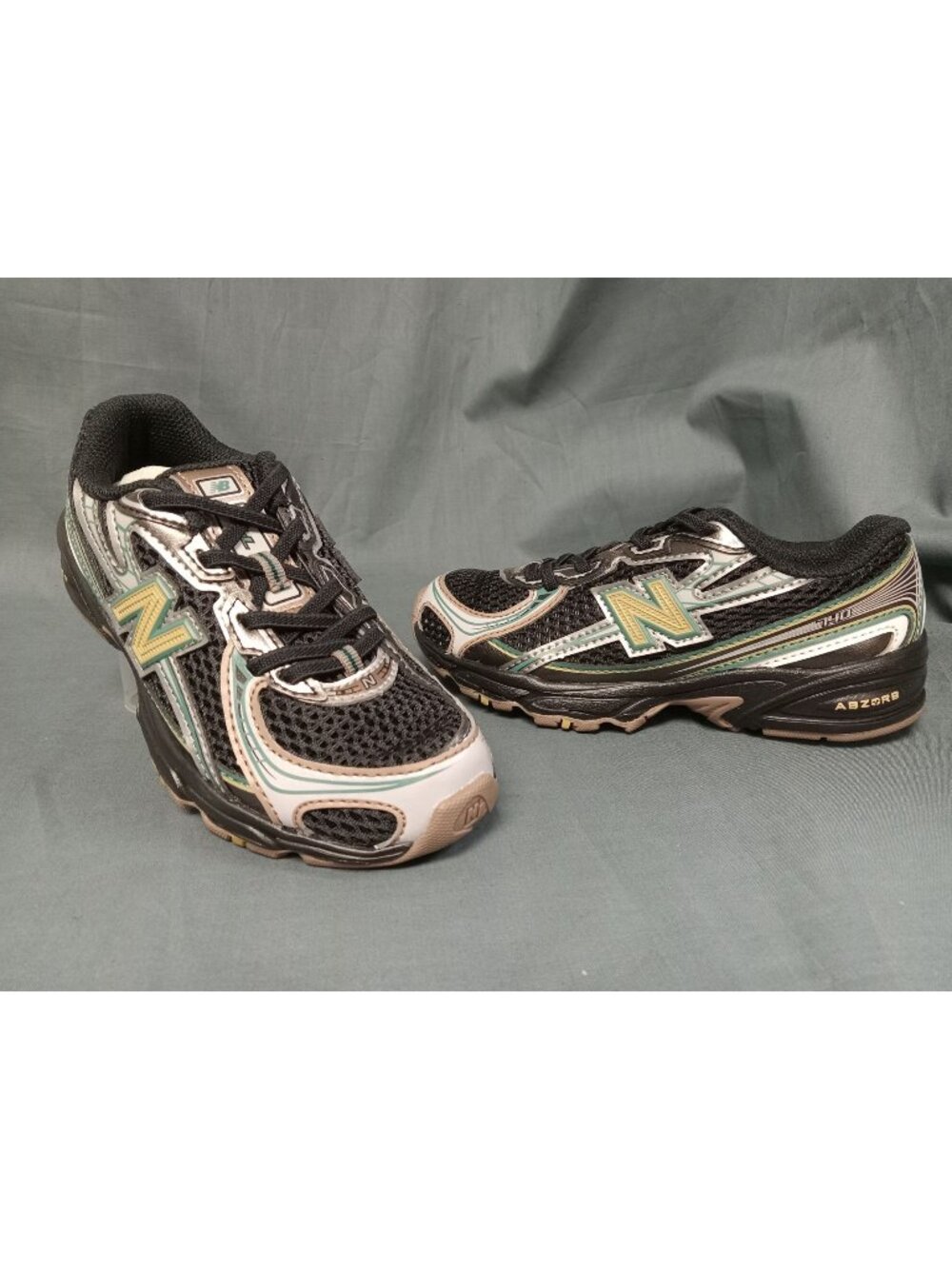 New Balance Boys 740 Bungee Sneakers PZ740GO Black Beige Size 1 NEW NO BOX!